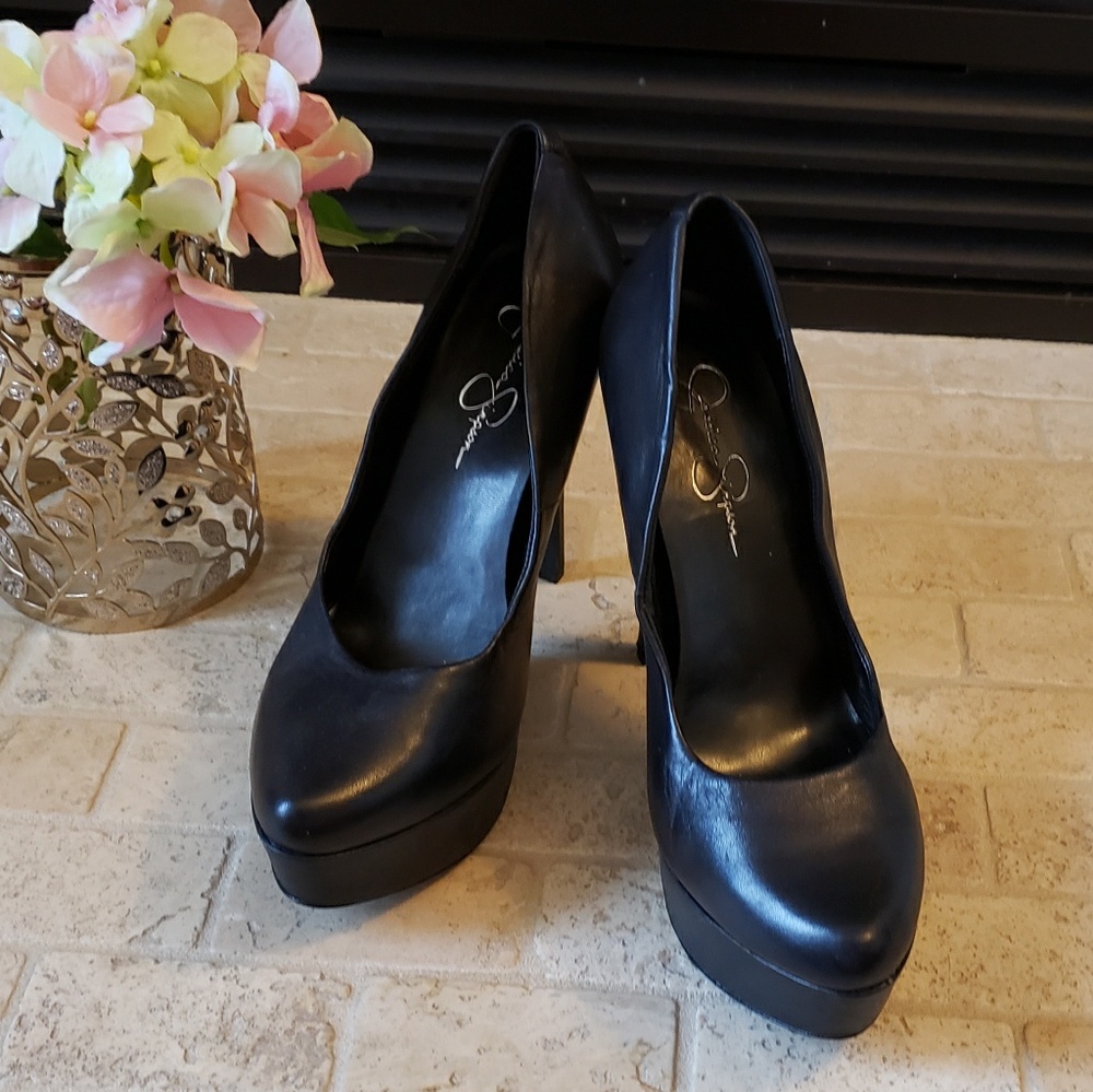 Jessica Simpson brand, black pumps.